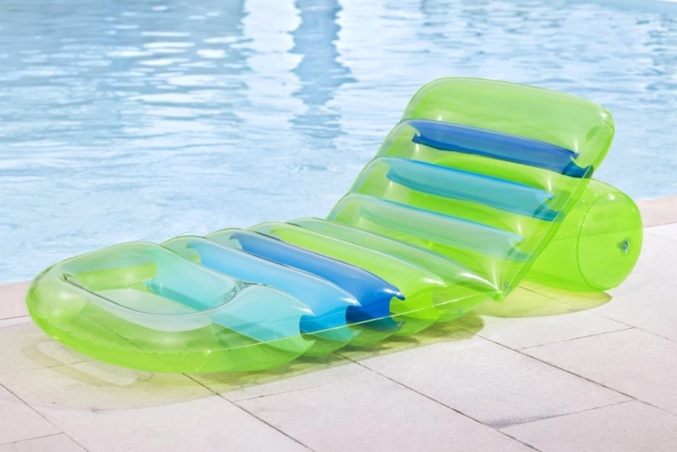 Schienale regolabile per un relax confortevole