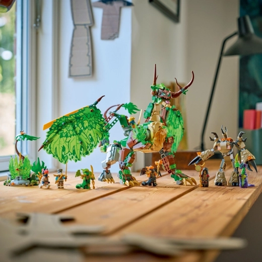 Ricche scene di gioco con mech e albero