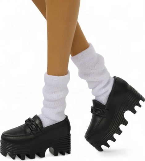 Scarpe grintose e calze lunghe