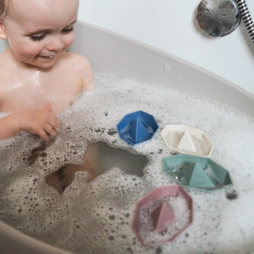Giochi d’acqua creativi dal neonato al bimbo piccolo