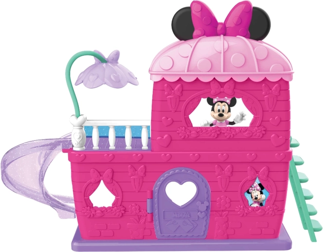 Ambiente di gioco a due piani con balcone