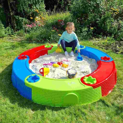Divertimento multifunzionale: sabbia, palline e acqua