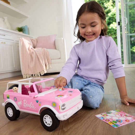 Spazio per due bambole e design off-road Bronco