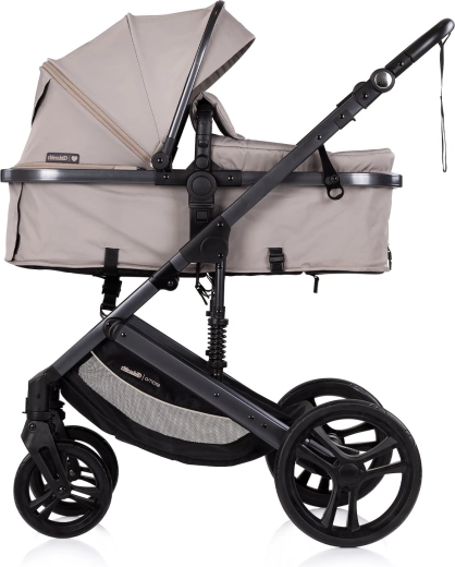 Navicella e seduta sportiva in uno