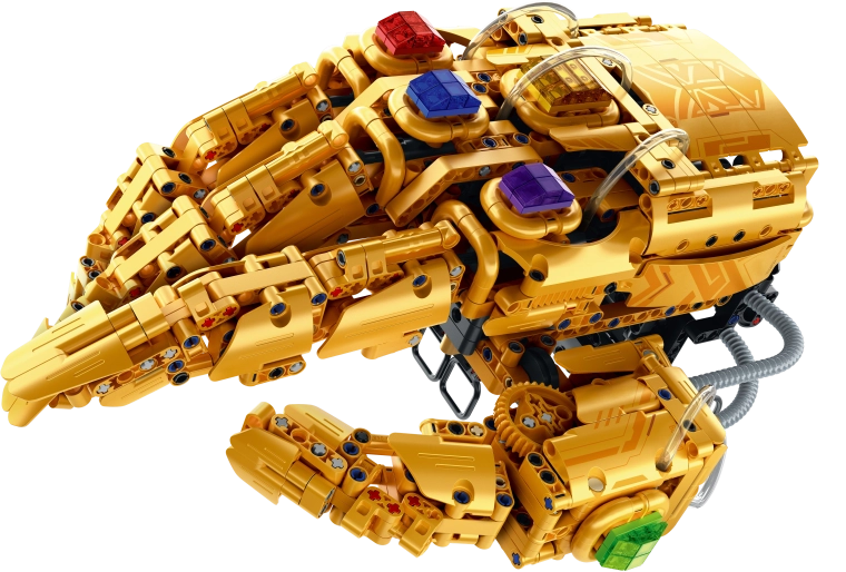 Imponente modello di mano robotica dorata