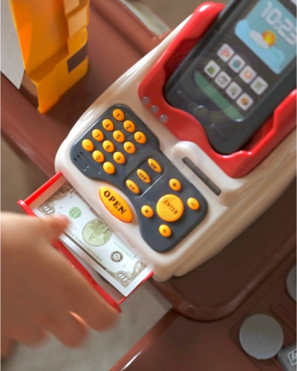 Cassa, bilancia e scanner per un gioco realistico