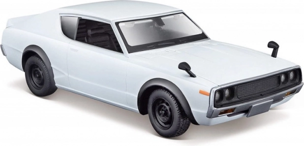 Modello auto NISSAN Skyline 2000 GT‑R 1973 1:24 bianco