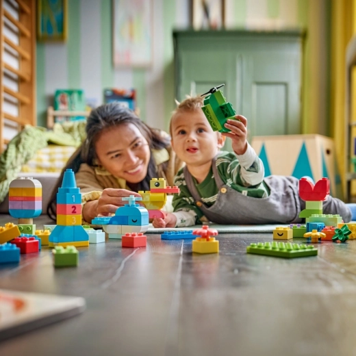 Divertimento insieme ai genitori e istruzioni ispiratrici
