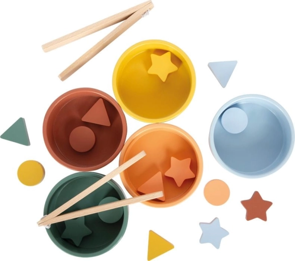 Apprendimento attraverso il gioco con ciotole colorate