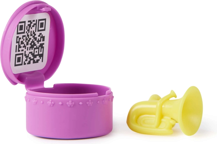 Poltroncine a conchiglia, microfono e sorpresa