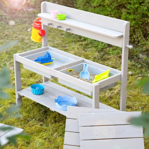 Gioco con acqua e sabbia