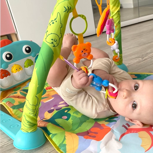 Arco con giochi sospesi per il gioco attivo
