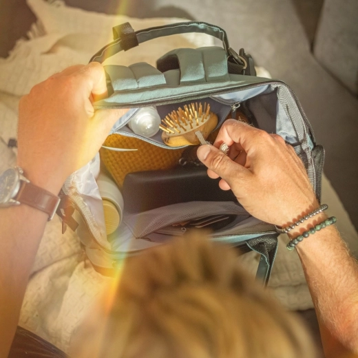 Organizzazione intelligente con tasche termiche e tasca per oggetti bagnati