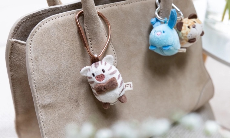 Accessorio alla moda per borsa, chiavi e outfit