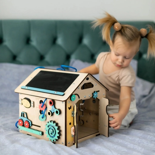 Casetta Montessori per le mani dei più piccoli