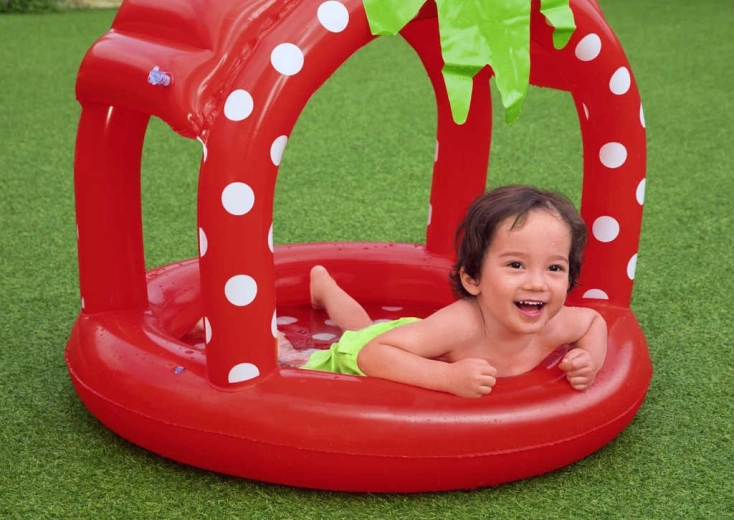 Design a fragola che diverte i bambini
