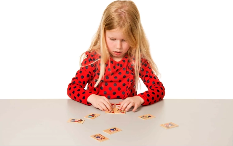 Un gioco che sviluppa il vocabolario e la capacità di concentrazione