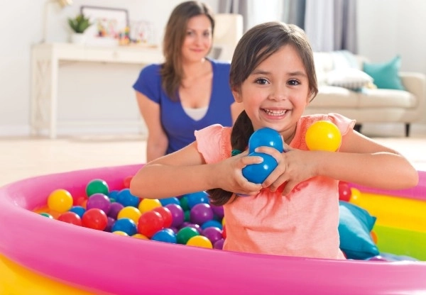 Divertimento in piscina e a casa