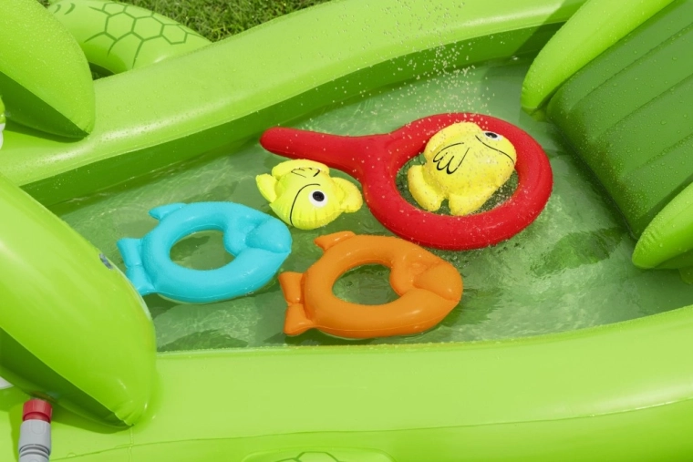 Giochi con pesciolini e anelli per sviluppare la coordinazione