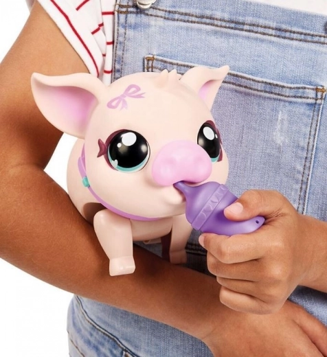 Allattamento con boccetta e dolci coccole