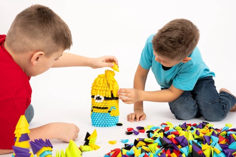 Sistema origami modulare con tasche e alette