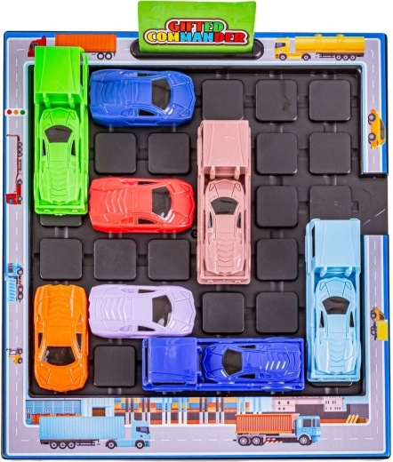 Obiettivo del gioco: fai uscire l’auto rossa