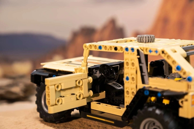 Porte apribili e interno realistico