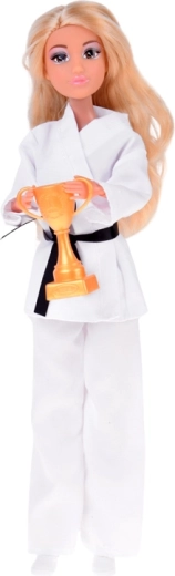 Campionessa di taekwondo con trofeo