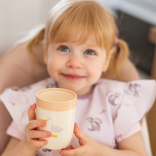 Il bicchierino aperto favorisce uno sviluppo sano