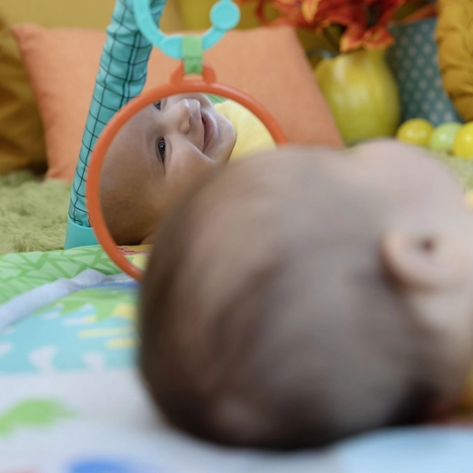 Specchietto e giochi sensoriali