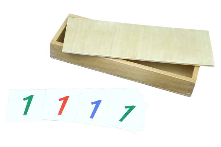 Realizzazione in legno delle carte