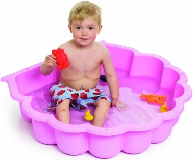 Divertimento con acqua e sabbia