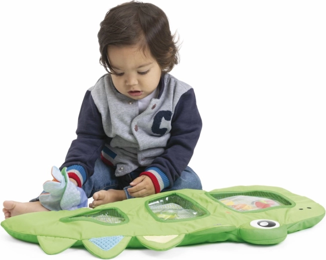 Gioco sicuro a casa sul pavimento o al tavolino