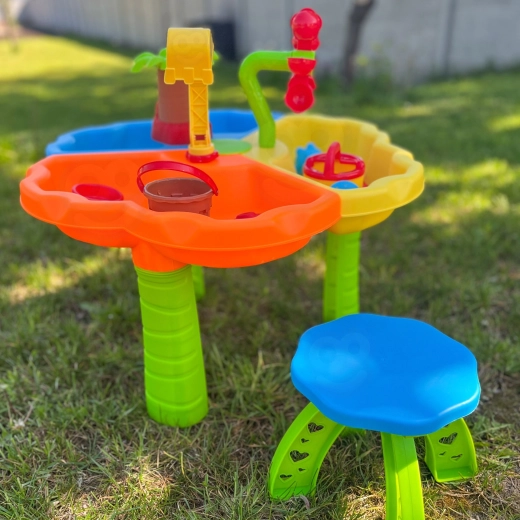 Comoda sedia per piccoli costruttori