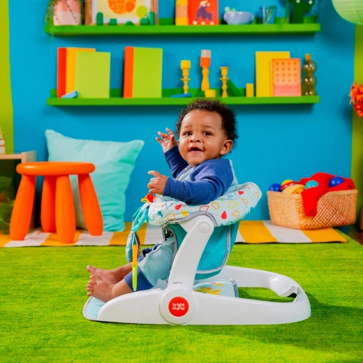 Due posizioni per una maggiore sicurezza mentre il bambino impara a stare seduto