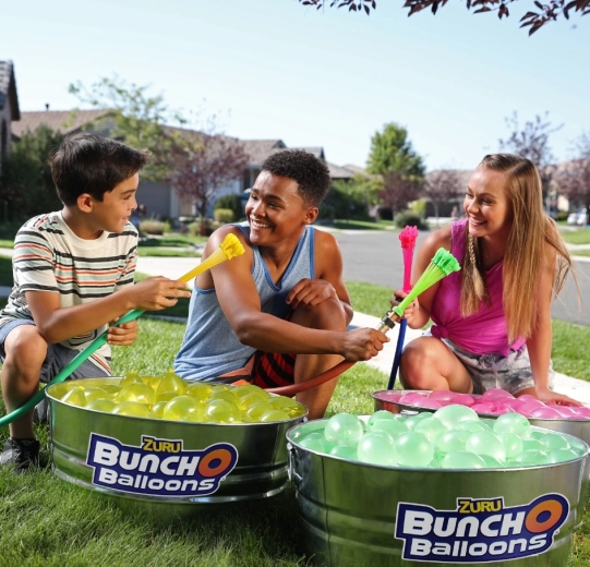 Divertimento estivo per bambini e adulti