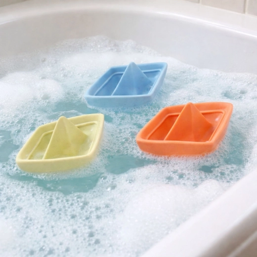 Galleggiano e divertono a ogni bagnetto