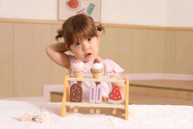 Gioco creativo del negozio per piccoli chef