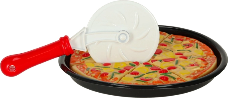 Pizza con tagliapizza e padella per un servizio realistico