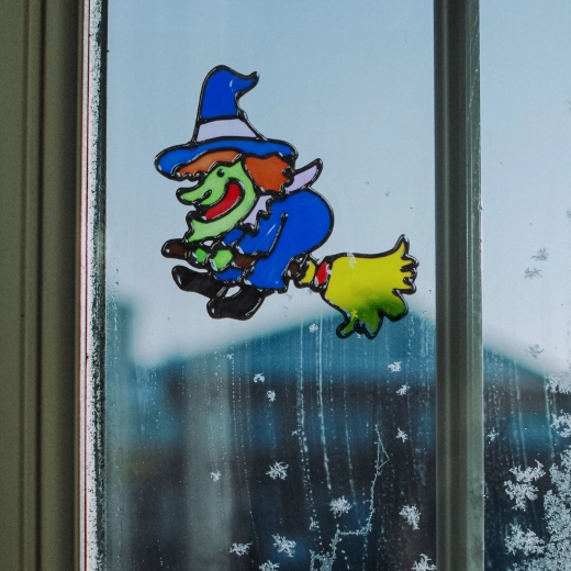 Decorazione per finestra di Halloween, strega colorata