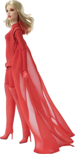 Iconico outfit rosso con mantello