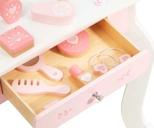 Pratico cassetto e numerosi accessori