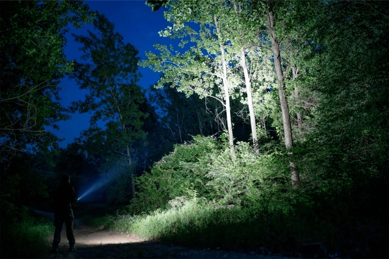 Fascio potente e bilanciato a lunga portata