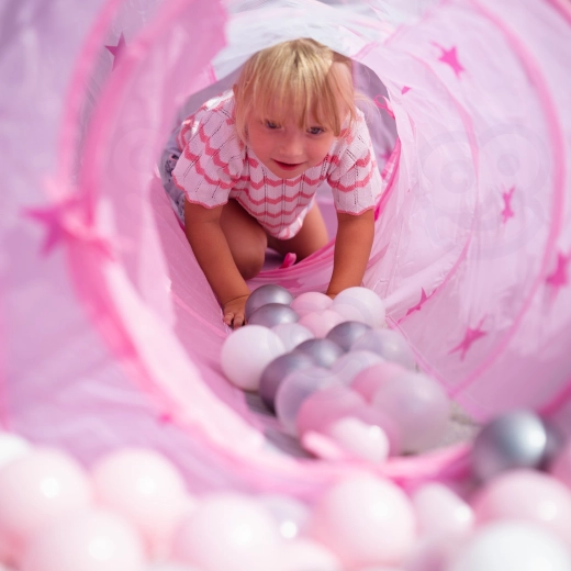 Lungo tunnel di collegamento per il movimento attivo
