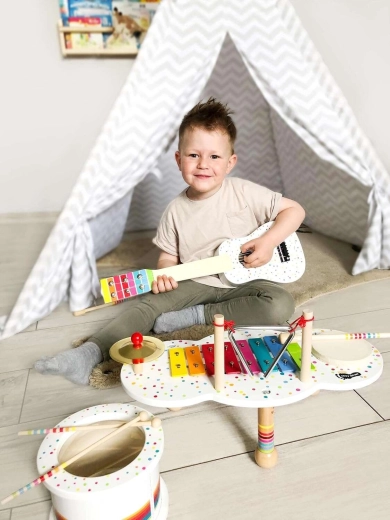Chitarra in legno per le mani dei bambini