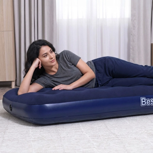 Materasso gonfiabile singolo con superficie in velluto blu