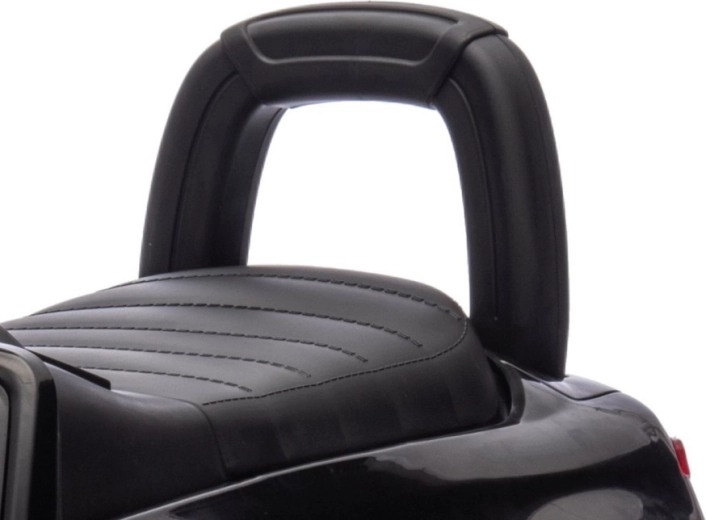 Seduta confortevole con schienale e pratico vano portaoggetti