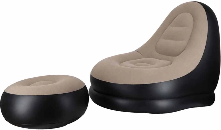 Poltrona e poggiapiedi per il massimo relax