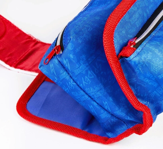 Tasca interna con zip per una conservazione ordinata
