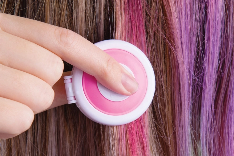 Ciocche colorate nei capelli in pochi attimi